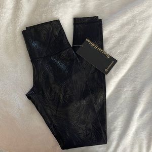 Special Edition Lululemon 28”  Wunder Under HR